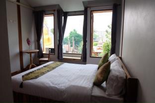 Sri Chiang Yeun House Hotel Chiang Mai Bagian luar foto